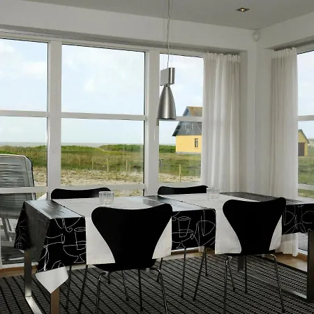 Feriehus Three-bedroom Holiday In 40 *