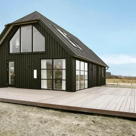 Three-bedroom Holiday In 40 Blavand