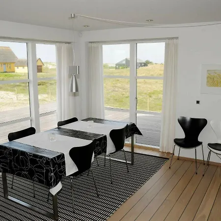 Three-bedroom Holiday In 40 Feriehus