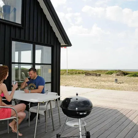 Three-bedroom Holiday In 40 * Blavand