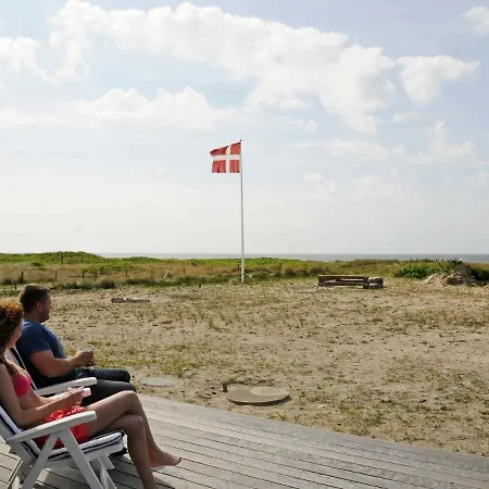 Three-bedroom Holiday In 40