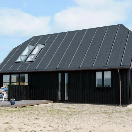 Three-bedroom Holiday In 40 *