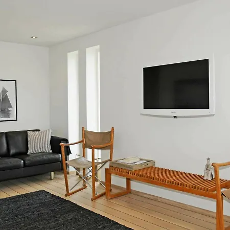Three-bedroom Holiday In 40 *