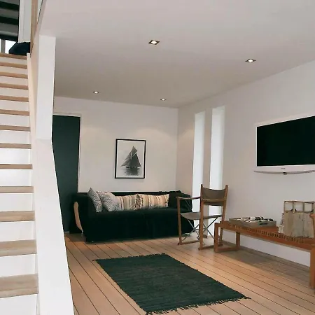 Three-bedroom Holiday In 40