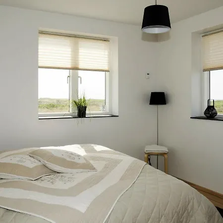Three-bedroom Holiday In 40
