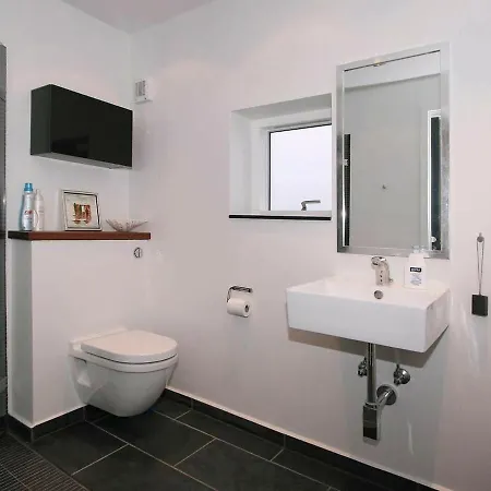 Feriehus Three-bedroom Holiday In 40